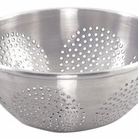 Colanders & Mesh Strainers thumbnail